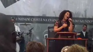 Paloma Possi fazendo Solo Sermonico 9° Convocação Distrital COGIC3 Resgate para VIda