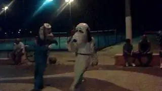 Debliume Wagmaker filmando personagens dan&ccedil;ando.