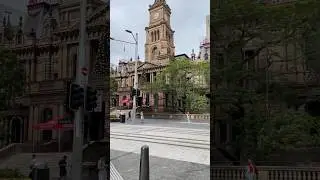 Sydney Town HallとQueen Victoria building。