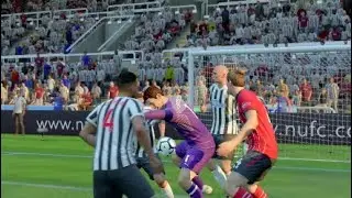 FIFA 19 - Goalkeeper Drops Ball From Corner