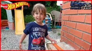 &iexcl;Coches Hot Wheels al Agua! 🚗💦 | Ca&iacute;das Divertidas para Ni&ntilde;os