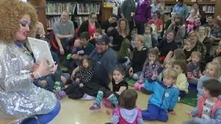 NY Library Brings Drag Queens to Kids Story Hour