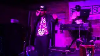 FAMOUS LIVE