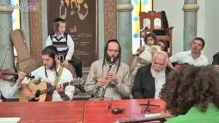 'עבודת הניגון' -  קבלת שבת עם חיליק פרנק ותלמידי הישיבה