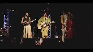 The Maes performing 
