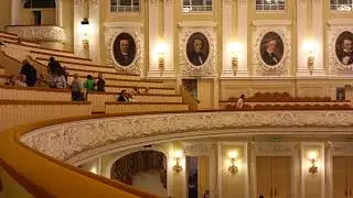 Evening Moscow on the way to the conservatory for a concert by S. Stadler