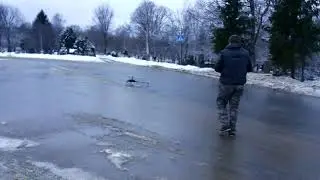 Неудачный запуск радиоуправляемого вертолёта.