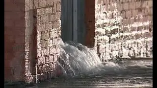 Water gushes out of Detroit building that houses several programs after burst pipe