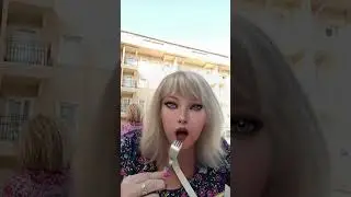 Завтрак у бассейна. Отель Синатра 4