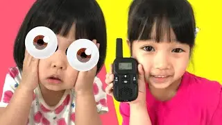 【トランシーバーでかくれんぼ】まりちゃんとパパがいずちゃんとみなくんをトランシーバーで探すよ！　まさかの仲間割れ？　ふたりはどこに隠れるのかな？　3人きょうだい　教育　対決　おうちあそび