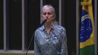 Gloria Arieira_  Plenário da Câmara dos deputados_ homenagem ao dia Internacional do Yoga