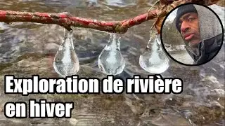 Exploration: Recherche au trésor sur le bord d'une rivière en hiver