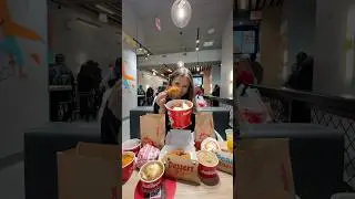 Мы съели всё, что было в меню в Jollibee на Таймс-сквер