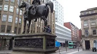 Climbing the Duke of Wellington statue in Glasgow