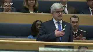 H&auml;r f&aring;r Ukrainas ambassad&ouml;r appl&aring;der i svenska riksdagen