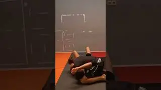 Isolate the head and arm - SNEAKY D'ARCE CHOKE from sidemount