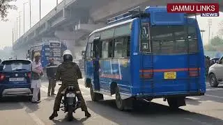 Mini busses openly violating Red Signals in Jammu, Traffic police mute spectator