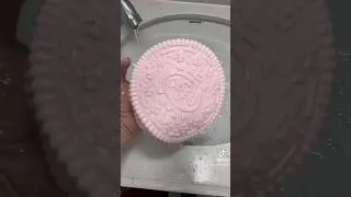 Let&rsquo;s make a super big Oreo #oreocake #oreo#squishy #stressfree #stressrelief #satisfying #handmade