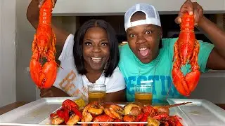 MASSIVE SEAFOOD BOIL WITH @MAMA CUZZO | WHOLE LOBSTERS + BLUE CRABS + GIANT CRAWFISH • MUKBANG ❗️