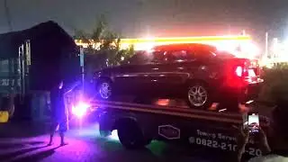 Mobil sedan masuk truk