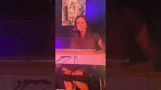 Heidi Lambach forteller og synger 