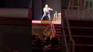 Транскриптор жестов показывает Демократ = Р****д.