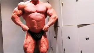 Italian IFBB Pro Bodybuilder Muscle Flexing #20