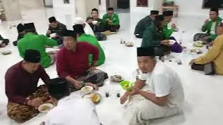 ACARA MAKAN MALAM DI MADJID JAMI AN NUR DALAM RANGKA ISTIGHOTSAH NU DI GASPA .