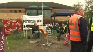 Postal workers accept pay deal
