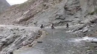 Dangerous Water Crossing on Jispa Baralacha La Road