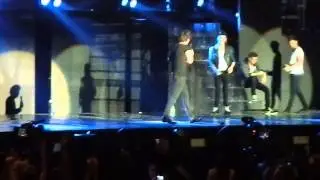 Concert One Direction Bercy - Harry et Zayn parlant fran&ccedil;ais (29.04.13)