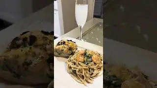 Mushroom, spinach and shrimp with  clam sauce pasta and French bread.😘