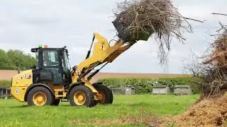 908 High Lift with Industrial Grapple Bucket in Agriculture | Next Gen Cat&reg; Compact Wheel Loaders