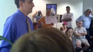 Citizens express discontent with Republicans