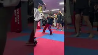 D&ouml;ner tekme #keşfet #kickboxing #shortvideo #mma #boxing #gym #sports