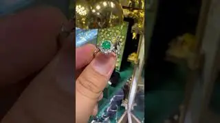 Era 1930s Emerald Art Deco Vintage Ring #emerald #diamondring #engagementring #jewelry #vintage