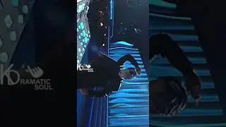 the way jungkook catch that card was unbelievable