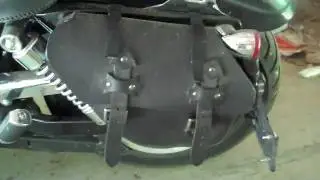Мотоцикл Wide Glide 2010 года - кожаная сумка Garage Leathers Solo Bag Mod 1 из 2
