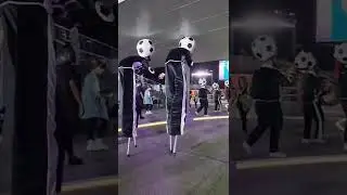 Super Cute Couple Holding Their Hands While Walking |Stilt Circus#short #viral #satisfying