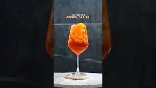 Aperol Spritz 🍊🍹 #AperolSpritz#SummerCocktails#SpritzSeason#EasyCocktailRecipe