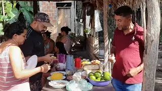 Tia toinha fez café da manhã pras visitas e mais amigos
