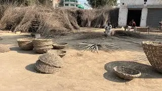 👉 113/EB تھانہ احمدیار روڈ | دیسی ہنر: ایک شخص کی ہاتھ سے بنی خوبصورت ٹوکریاں
