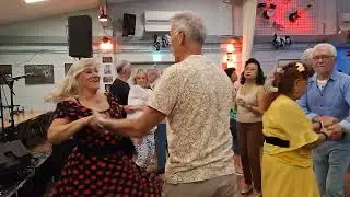 🎶💃🏻 Pretty Little Lights of Town 🕺🏻🎶 THE VICKINGS Trefpunt Eindhoven 7-9-2025 
