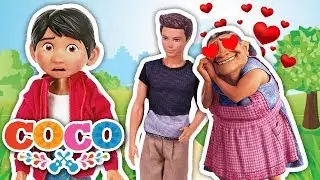 COCO 💀 La ABUELA de MIGUEL se ENAMORA de un JOVEN 😍en TINDER 🔥- Juguetes Fantásticos