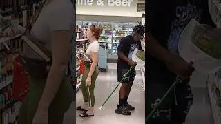ШАЛОСТЬ С МЕТЛОЙ В WALMART