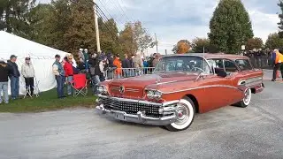 Watching the Cars Drive Onto the Show Field  10  2019 AACA Fall Meet, Hershey