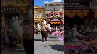 PARADE fun - spinning into magic !! #waltdisneyworld #magickingdom #disney