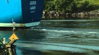 Ett stort fartyg i g&ouml;ta &auml;lv