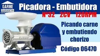 Picadora Embutidora de cabezal amarrado Nº32 de Garhe S.A. Picando y embutiendo.