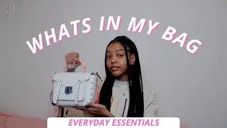 What’s In My Purse 2022 | Everyday ‘That Girl’ Essentials You Need | Michael Kors